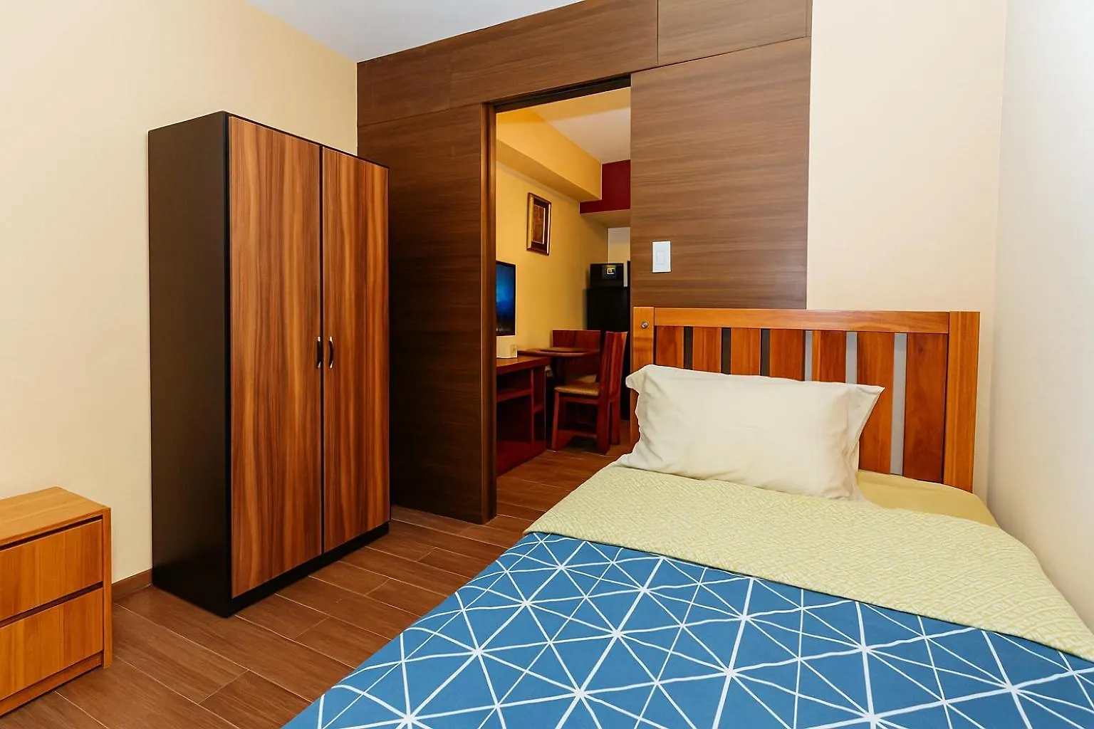 Sunlit Makati Haven Cozy 1Br Gym Pool 1703 Apartment Manila Philippines